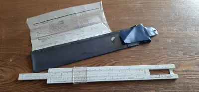 Règle à calcul, un instrument mécanique vintage, View more