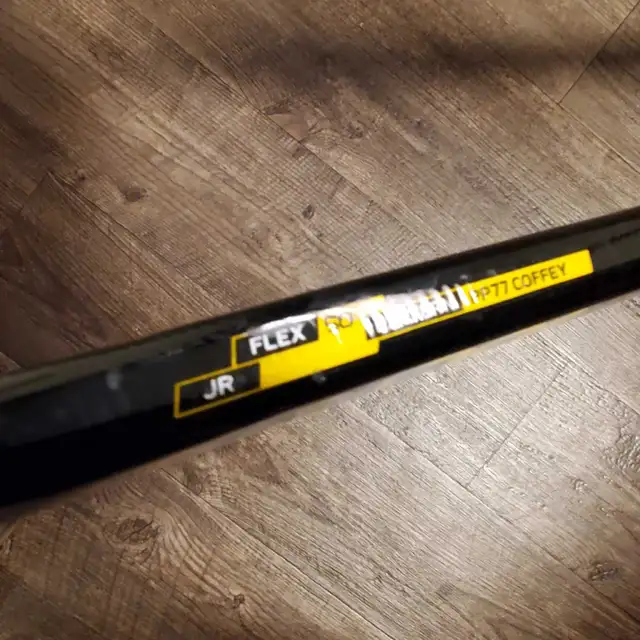 New 52" Youth  / Jr. SHER-WOOD NEXON Composite  Hockey Stick  in Hockey in Barrie - Image 3