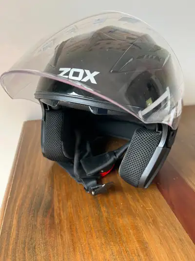 Marque: Zox Journey (certifié) Grandeur: Médium (57-58) Spécificité: Bande de plexi fumée amovible c...