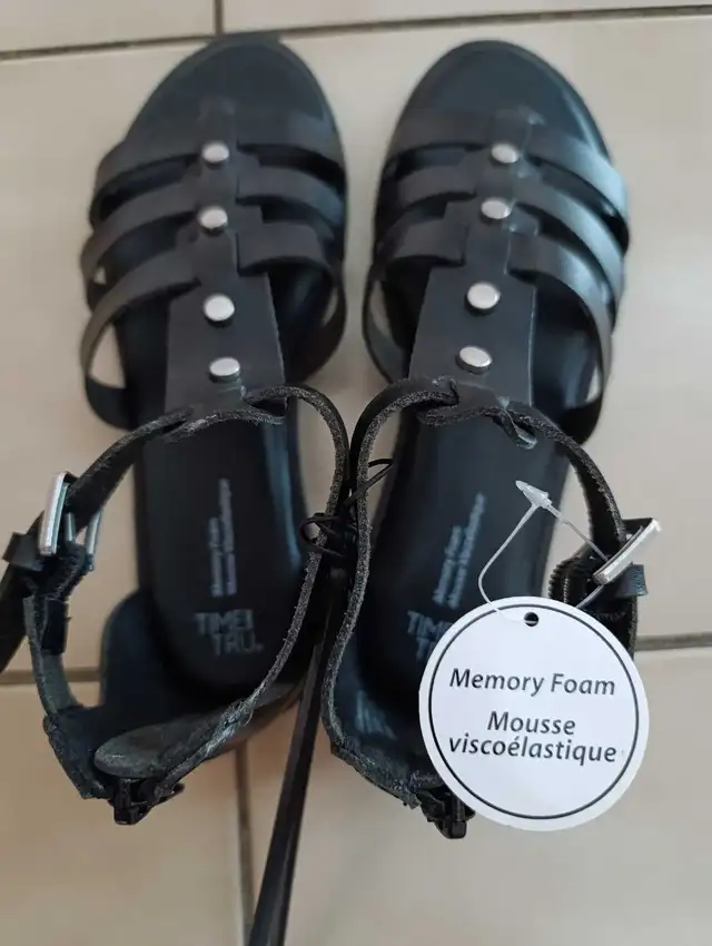 Women Sandals in Women's - Shoes in Mississauga / Peel Region - Image 3