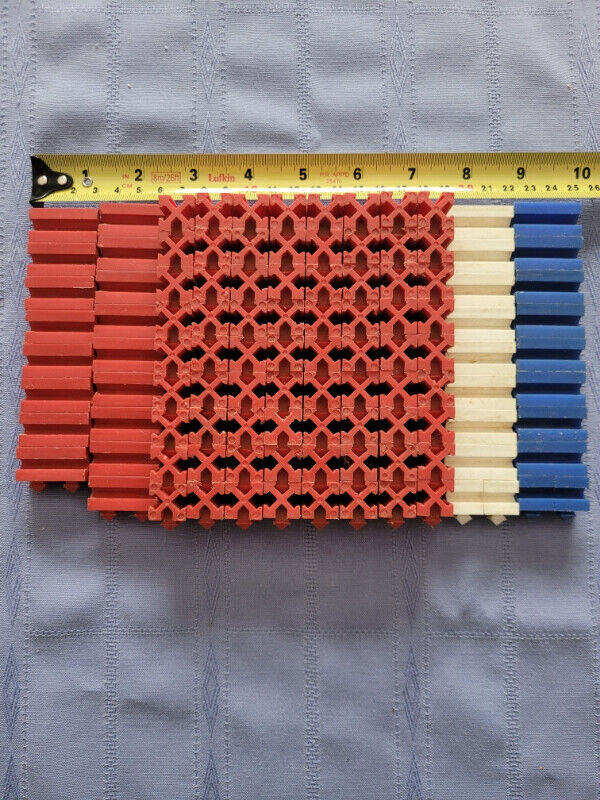 Vintage solid plastic interlocking toy blocks in Toys & Games in Strathcona County - Image 2