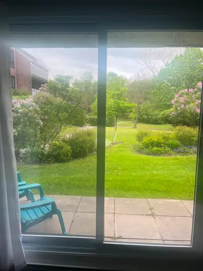 2 Bed Condo in Beaconsfield.  Heat& Hydro Included