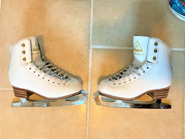 Jackson Competitor Figure Skates Girls Size 1.5 Patins Fille in Skates & Blades in City of Montréal - Image 2