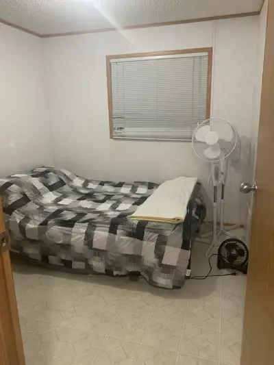 This cozy and clean room is currently available for rent in Rocky November 1 for working person only...
