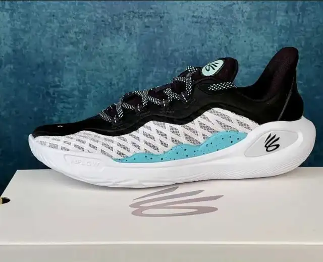 Under Armour Basketball Shoes Curry 11 White 6.5y in Kids & Youth in Oakville / Halton Region - Image 9