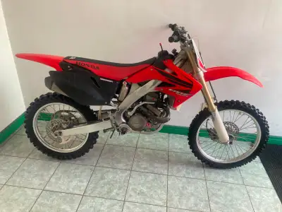 Remember 2007? Would you like to?? Rebuilt engine, fork and shock oil changed. Titanium Akrapovic ex...