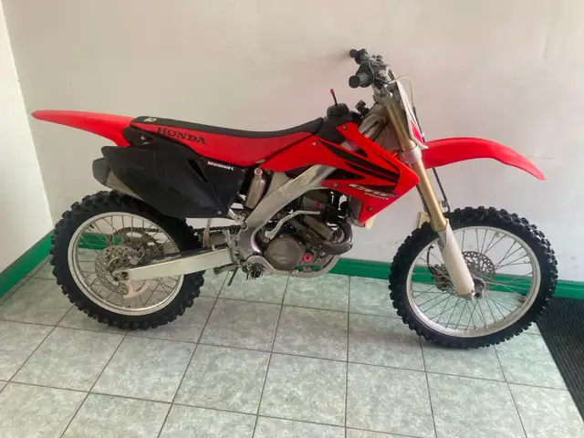 2007 CRF250R in Dirt Bikes & Motocross in Mississauga / Peel Region - Image 2