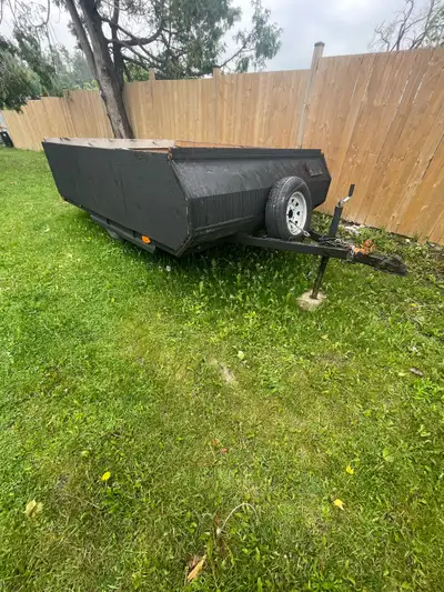 Good condition utility trailer, with lights and playes. Everything works, hardly any to no rust on i...