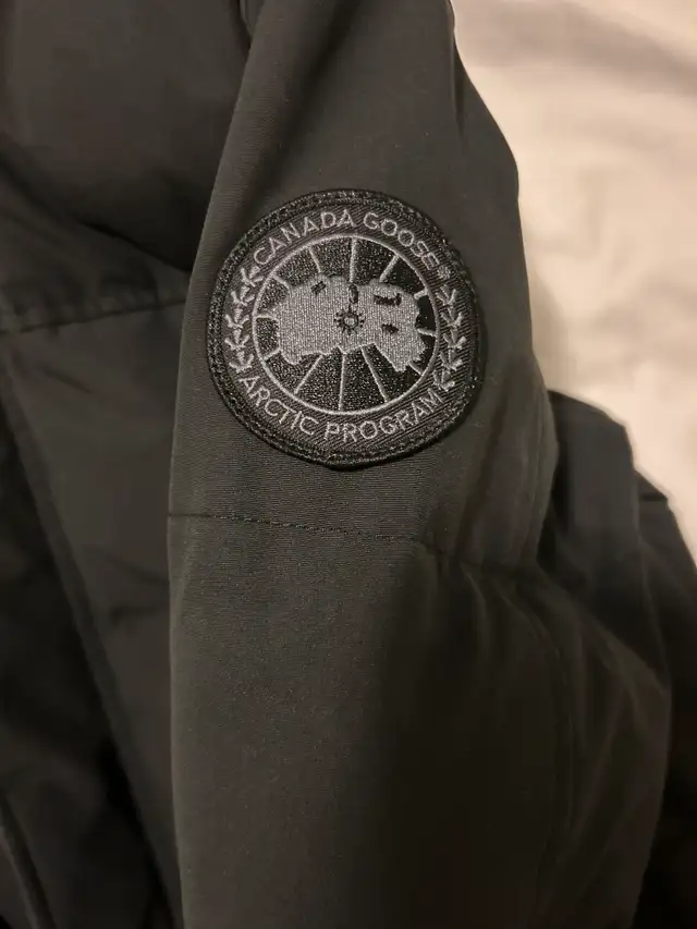XS, Blk Logo, receipt, Canada Goose Men MacMillan Parka Like new in Men's in City of Toronto - Image 4