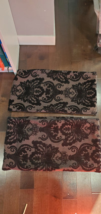 x2 Damask Black Cushion Covers