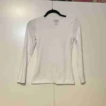 This is a brand new, never worn Aritzia Babaton long-sleeve top in size medium, perfect for layering...