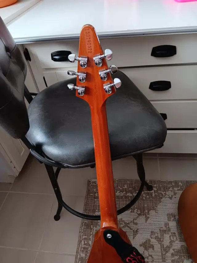Price Drop Gibson Flying V Mahogany in Guitars in Trenton - Image 8