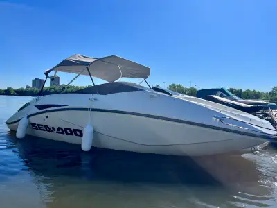 Bateau 8 places en très bonne condition, disponible avec remorque et toit Bimini. Info: 5️⃣1️⃣4️⃣5️⃣...