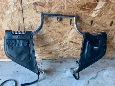 Lindby engine guard c/w drag specialties leather weather covers. Good shape. Paid 840 new.