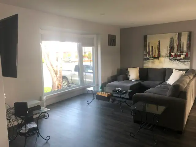 Beautiful 2 Bedroom 1 Bathroom Bungalow (Upper Unit) in Long Term Rentals in Thunder Bay - Image 7