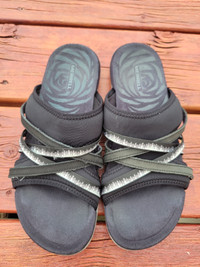 Merrell sandals size 8. Firm price 