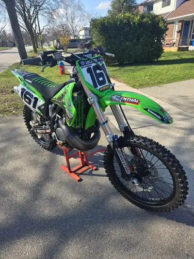 2004 kx500 Started off as a clean 2004 kx250 that now has a 1990 kx500 installed. No cutting of the...