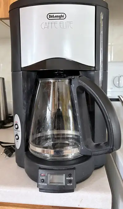 Brew your perfect morning cup with this DeLonghi Caffe Elite coffee pot, designed for simple, reliab...