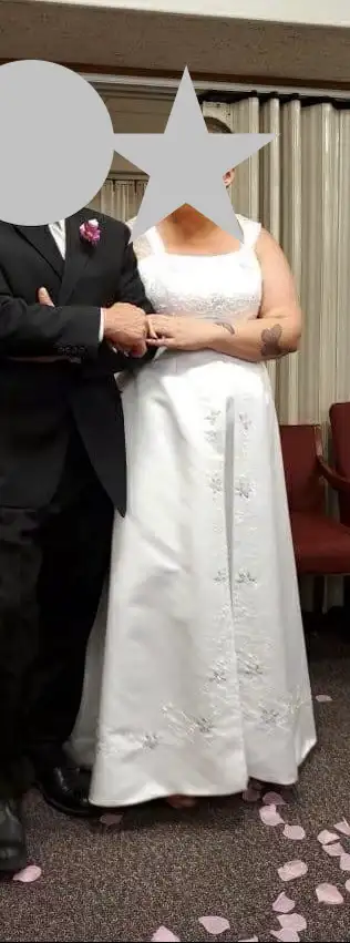 plus size wedding dress in Wedding in Lethbridge - Image 3