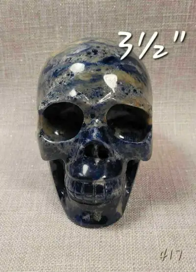 Sculpture 3½" de Lapis lazuli naturel. Lapis lazuli skull., View more