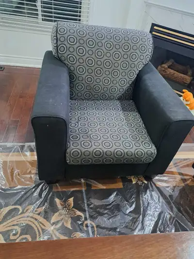 Sofa set 3pc is on sale - sofa ( 3 seater) - love seat ( 2 seater) - chair ( 1 seat) Price -$ 375 Pl...