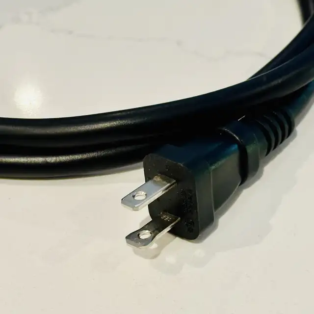 Vintage Two-Prong Synthesizer Power Cable in Performance & DJ Equipment in Saskatoon - Image 3