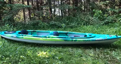 Kayak tandem stable et confortable neuf (5sorties )vient avec pagaie et chariot de transport une val...