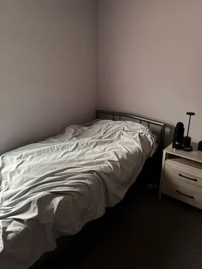 1 room avaible in a 5 bedroom, 2 bathroom student apartment in Waterloo with just a 10 minute walk t...