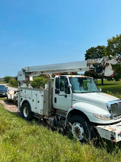 2011 International Altec DM45-BC Digger Derrick Diesel Automatic Transmission GVWR - 35000 Altec DM4...