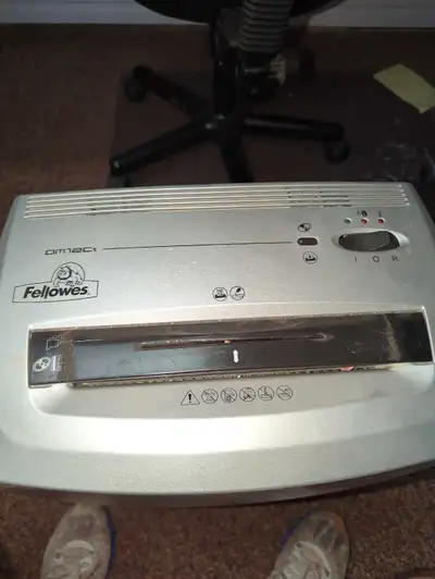 Fellowes DM12Ct Paper Shredder. $70.00 obo Pick up at Winterburn Road and Yellowhead Trail. Cash or...