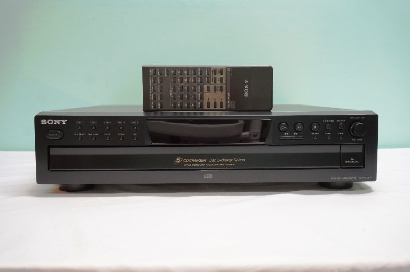 Sony 5 Disc CD Player Digital Optical output w/original remote