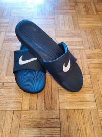 Men's Nike Slippers Size 11