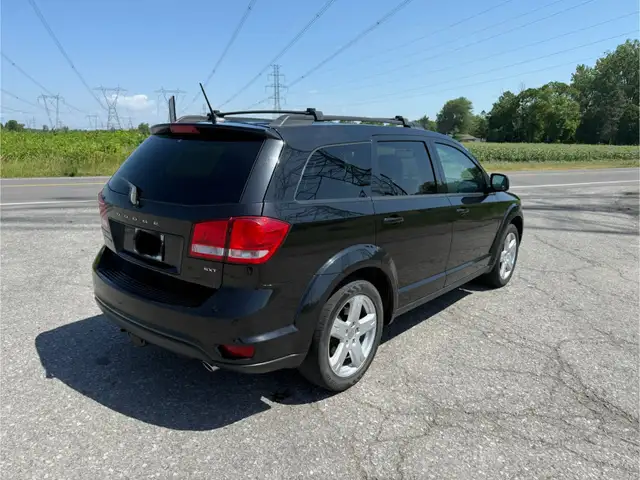 Dodge Journey SXT 3.6L 7Places in Cars & Trucks in Laval / North Shore - Image 4