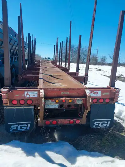 Heavy hauler is in great shape for the year 2000. Heavy duty, no cracks. Timmins 48ft, 10 bunk, 4 ax...