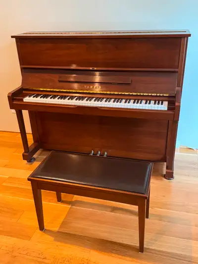 PIANO. YAMAHA U1E 48" UPRIGHT MANUFACTURED IN JAPAN IN 1988 VERY NICE CONDITION. PIANO STORAGE BENCH...