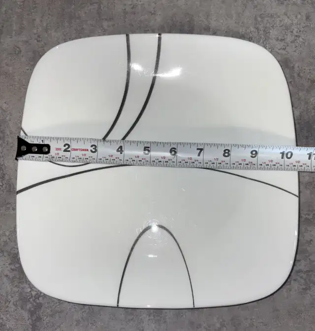 Corelle Simple Lines Dinner PlatesSet of 4 in Kitchen & Dining Wares in Mississauga / Peel Region - Image 3