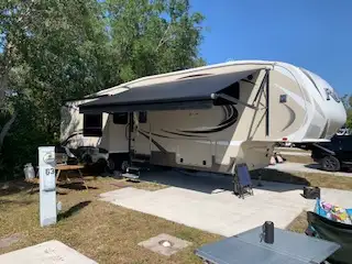 UN VRAI PETIT BIJOU!!! À QUI LA CHANCE?! Superbe Fifth wheel Grand Design 2016, Modele 317RST,en trè...