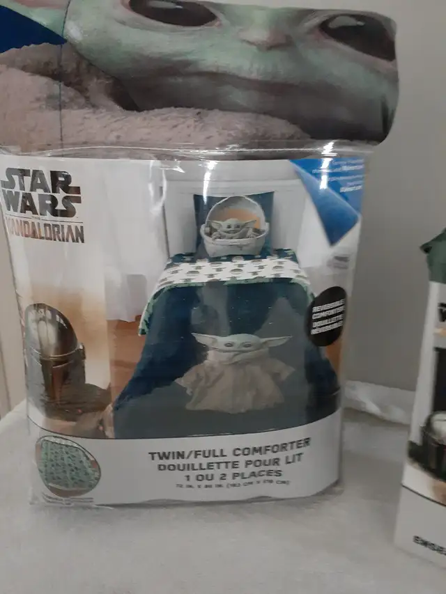 STAR WARS COMFORTER, BLANKET & TWIN SHEET SET in Bedding in Oakville / Halton Region - Image 4