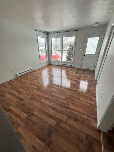 Two bedroom duplex for rent in Stratford. Located within close proximity to both schools and shoppin...