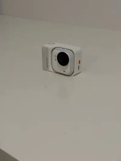 Insta360 GO Ultra in white. Small 4K Volgging Camera. Only used twice. Perfect Condition. Comes with...