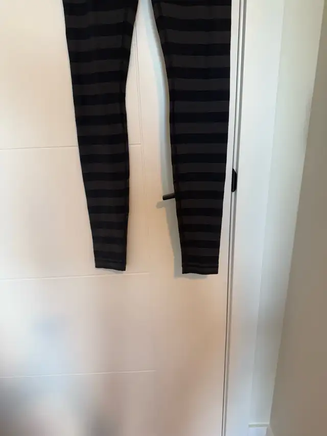 lululemon Wunder under leggings in Women's - Bottoms in Calgary - Image 5