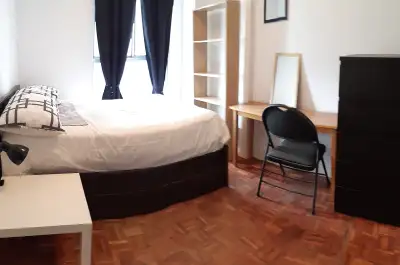 Heart of Toronto- Short walk to Yorkville/Bay/Bloor Business Hub; University of Toronto. Spacious we...