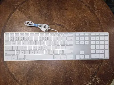 Apple  slim USB Wired Keyboard A1243 MB110LL/A , View more
