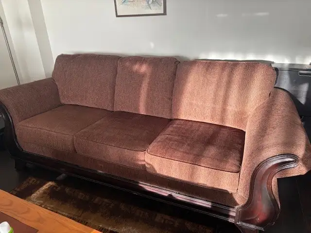 Canape lit convertible excellent état in Beds & Mattresses in City of Montréal - Image 2