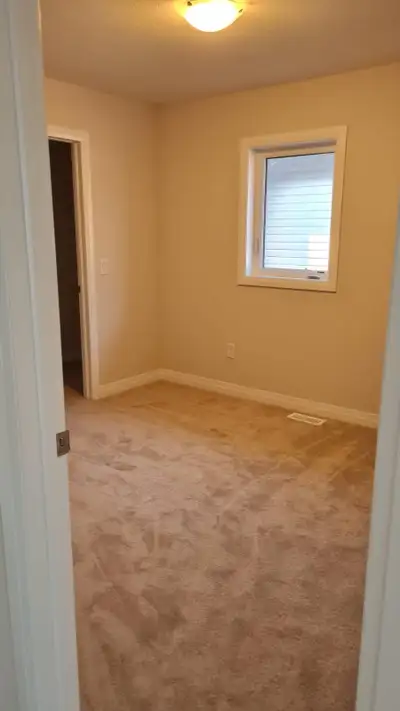 Jack and Jill style room for rent. - One bedroom and one private bathroom. - Ideal for a couple or a...