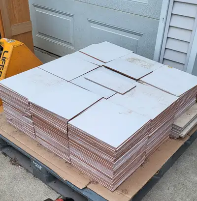 White porcelain floor tile. Some new in the box and some loose. Approximatly 1000 sqaure feet availa...