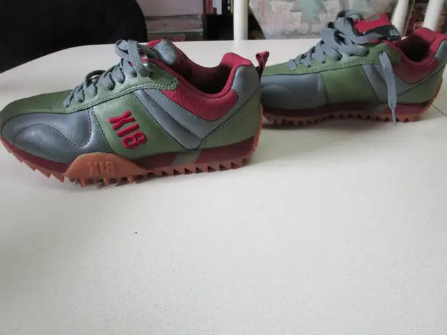 RARE X18 Reykjavik spike Sneakers , Women's Size 10 Vintage 90's in Women's - Shoes in Edmonton - Image 2