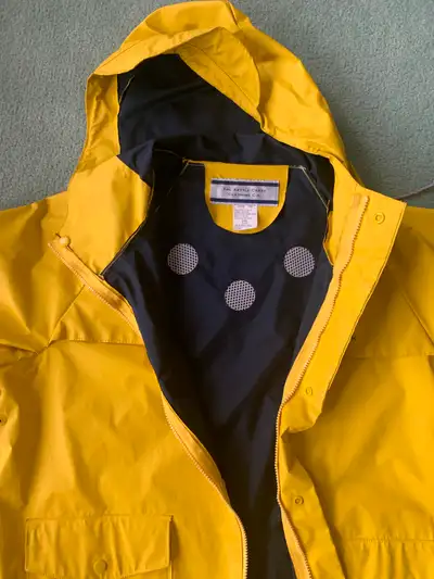 Kettle creek rain coat.  Men’s medium.  Unisex.  Worn 3 times., View more