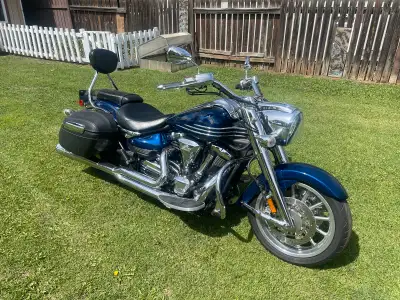 2010 Yamaha Roadliner S touring cruiser runs great retro styling Lots of chrome V twin 1900 cc engin...