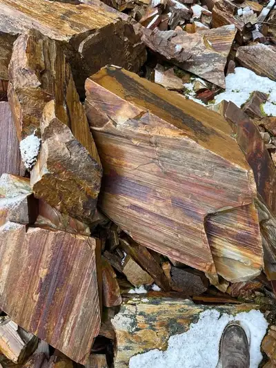 Looking to upgrade your landscaping or construction project? Our bulk quartzite rock delivers the pe...